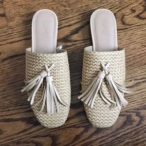 Universal Thread straw tassel mule